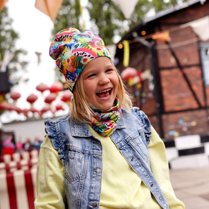 GIRL BEANIE WITH TUB LOCA