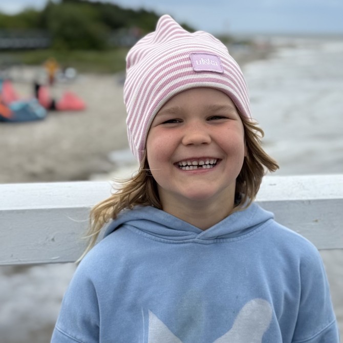GIRL BEANIE WITH TUB PINK STRIPES LINE